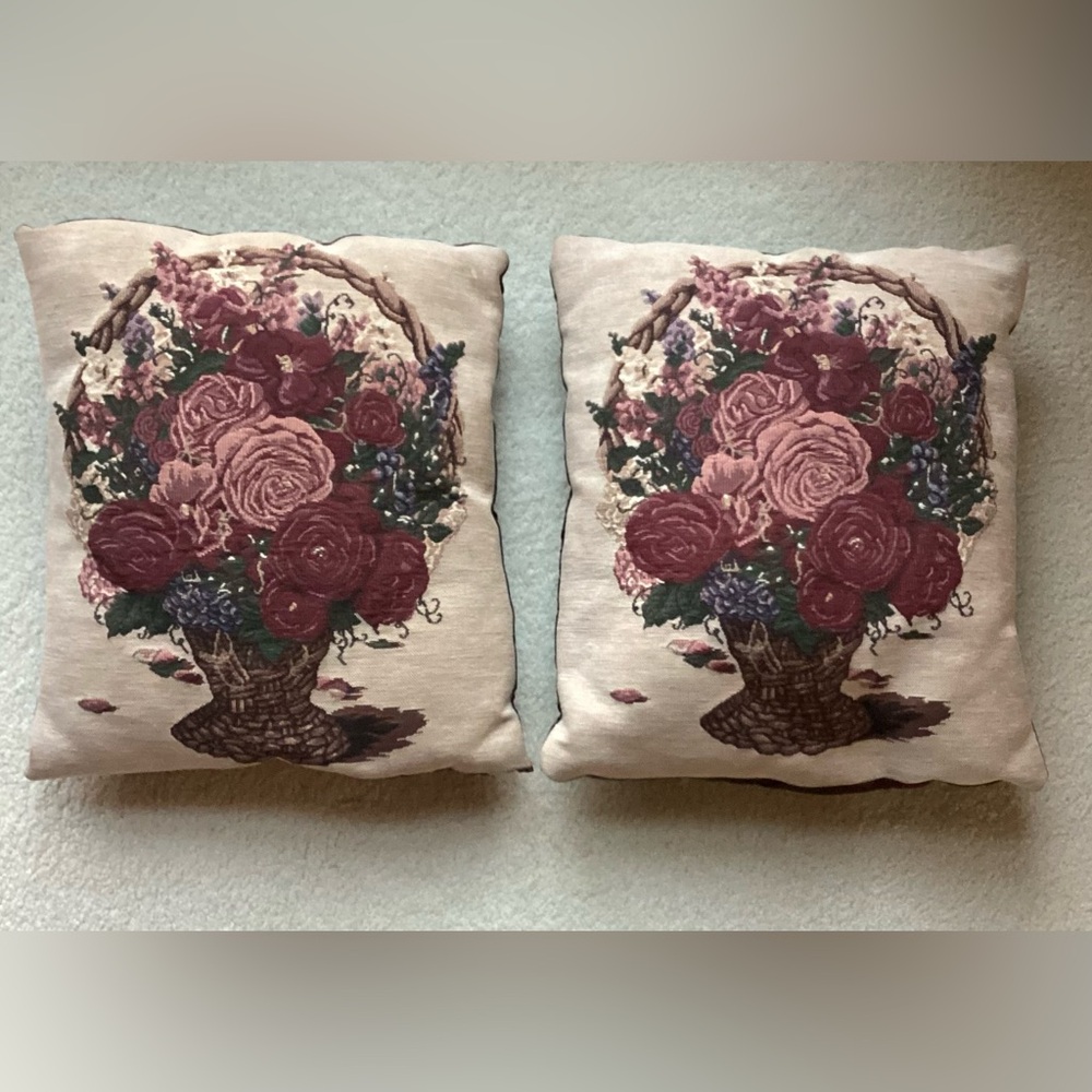 2 Glynda Turley Rose Rhapsody Decorative Tapestry Pillows Collectible 
15”